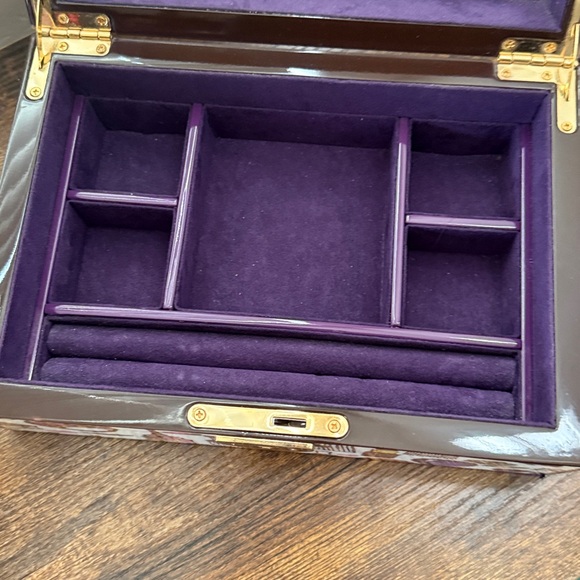 ♥️♥️ SOLD♥️♥️Henri Bendel Jewelry box - Picture 4 of 9